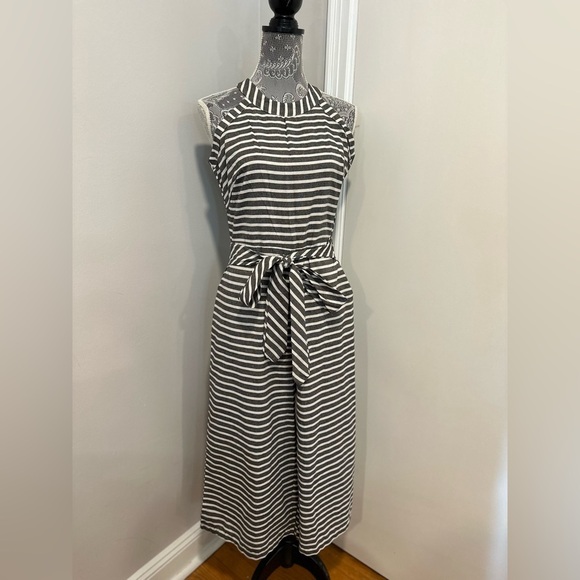 NWOT Women’s Sz: M Gray & White Striped Wide Leg Cropped Halter Belted Jumpsuit. - Picture 2 of 11